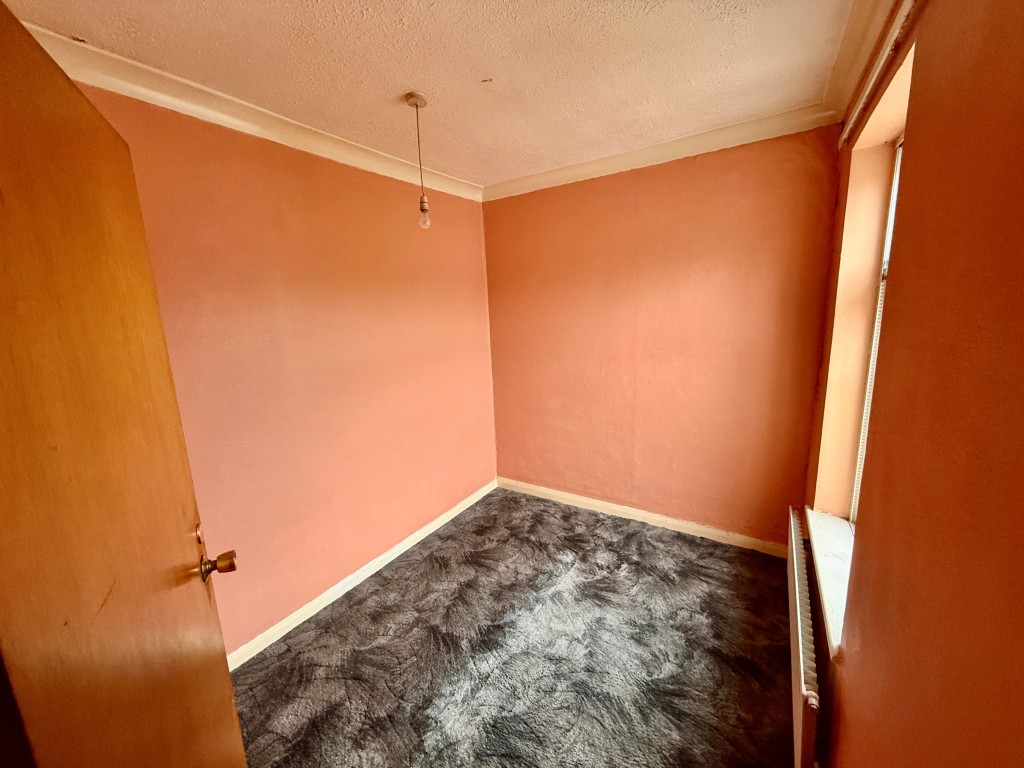 Lot: 113 - MID-TERRACE HOUSE FOR REFURBISHMENT - Bedroom two